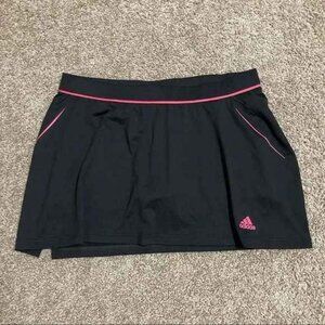NWOT. ADIDAS TENNIS SKORT - Size M